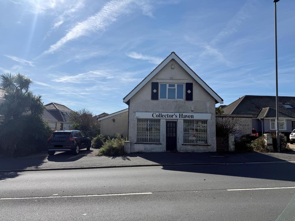 Lot: 180 - DETACHED MIXED USE PROPERTY AND LAND WITH POTENTIAL (STNC) - View of front of property from South Coast Road